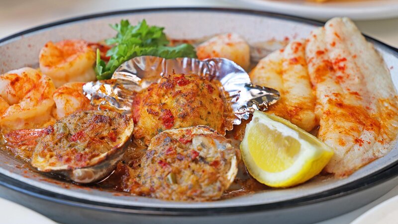 Clams, shrimp and mussels appetizer