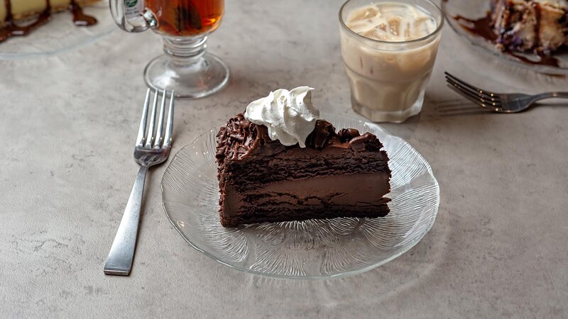 Chocolate cake dessert with White Russian cocktail